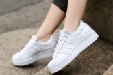 Adidas三叶草SUPERSTAR BOLD女士经典贝壳鞋松糕鞋版低至54.98欧